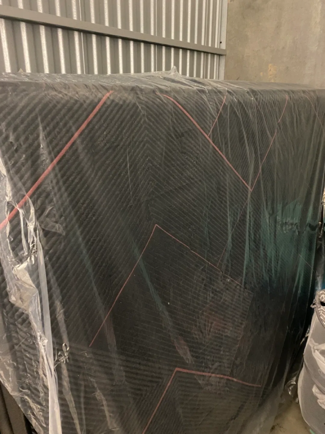 New Beautyrest Black Orchid Queen Mattress image indicator(3)