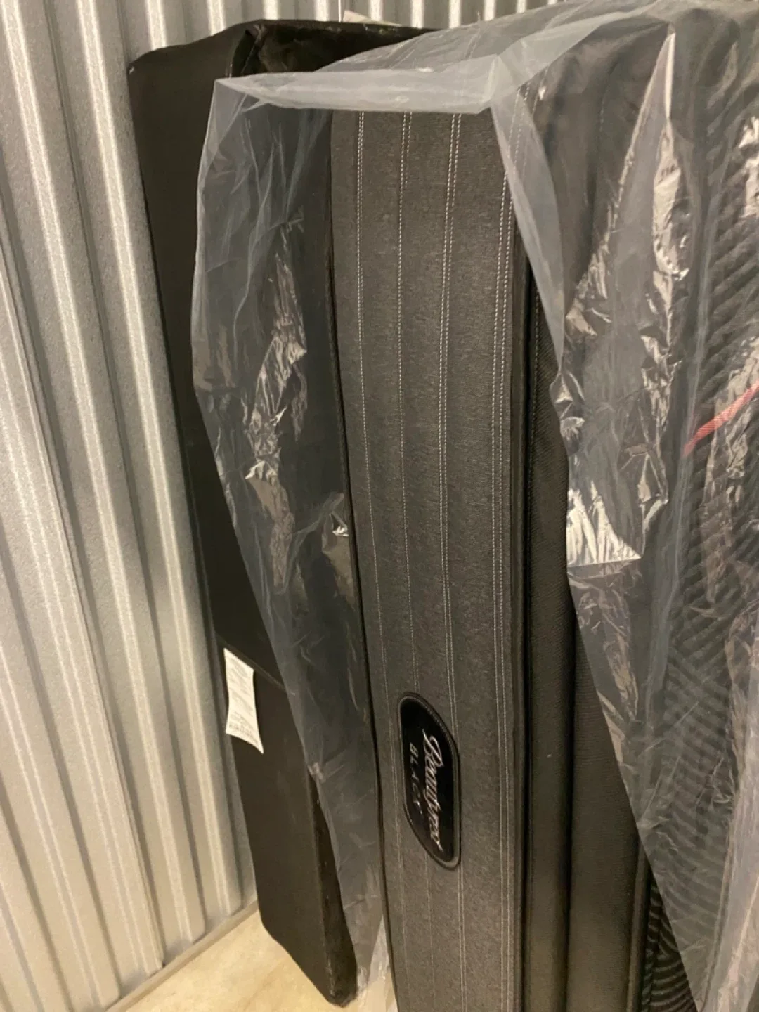 New Beautyrest Black Orchid Queen Mattress image indicator(4)