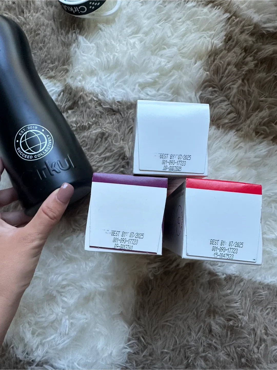 Cirkul Bottle + 3 Flavor Cartridges image indicator(3)