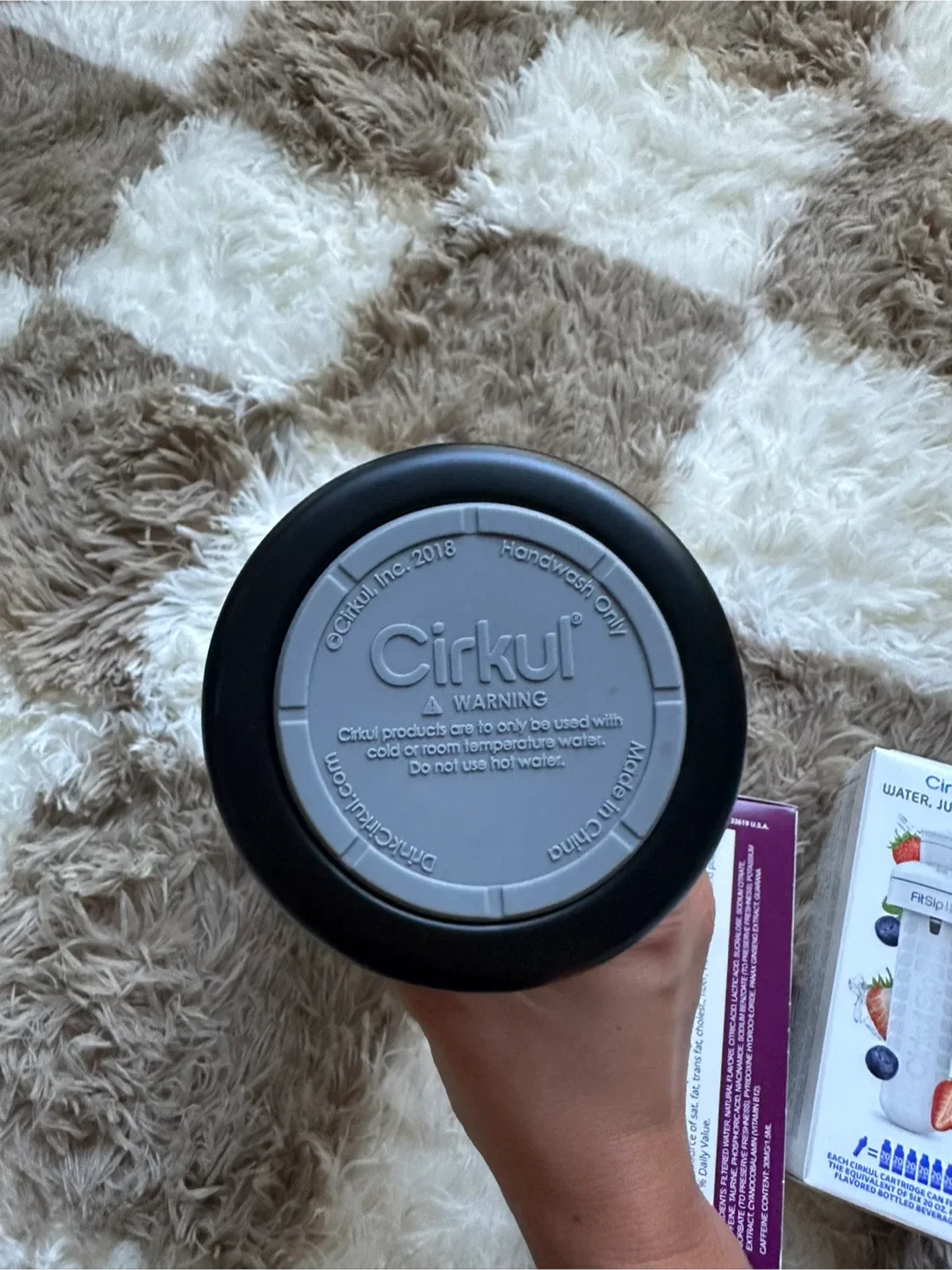 Cirkul Bottle + 3 Flavor Cartridges image indicator(2)