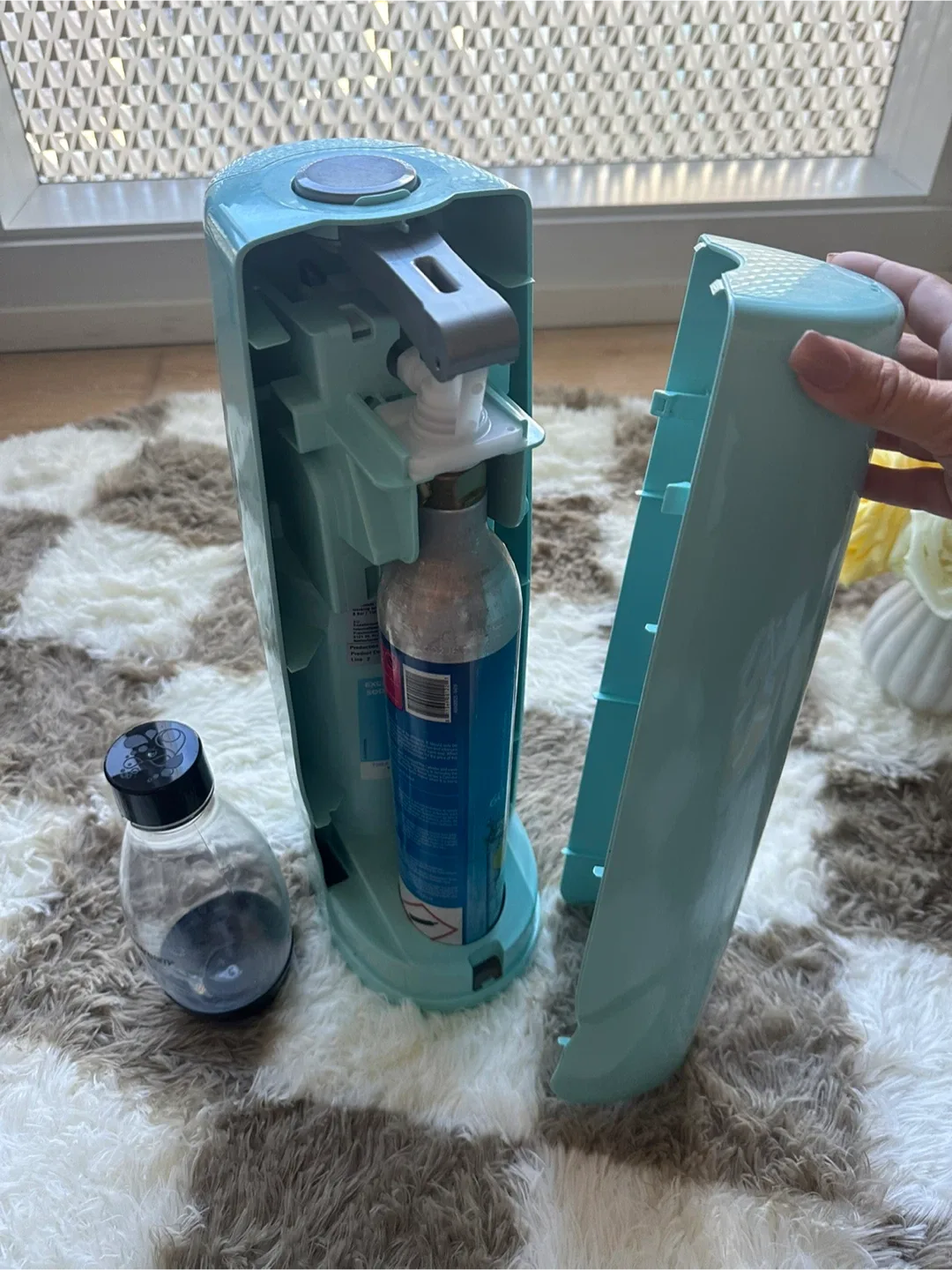 SodaStream Sparkling Water Maker in Blue image indicator(3)