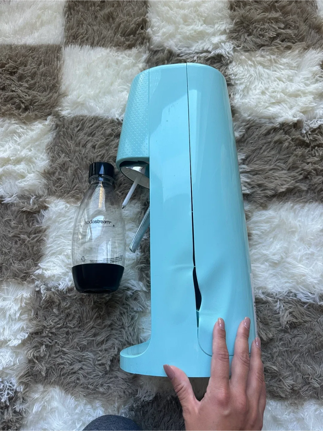 SodaStream Sparkling Water Maker in Blue image indicator(2)