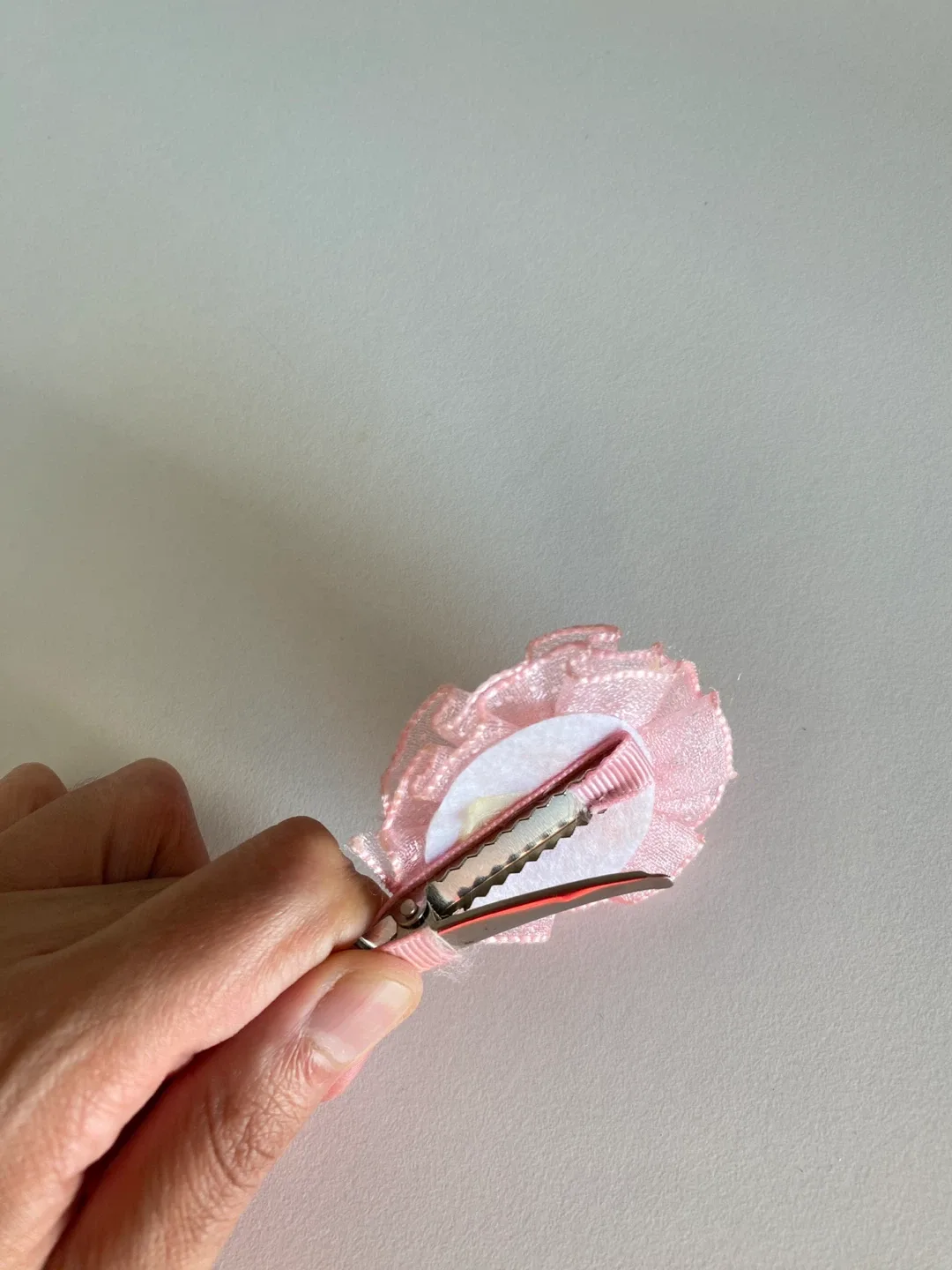 2000’s Hello Kitty Pink Hair Clip image indicator(2)