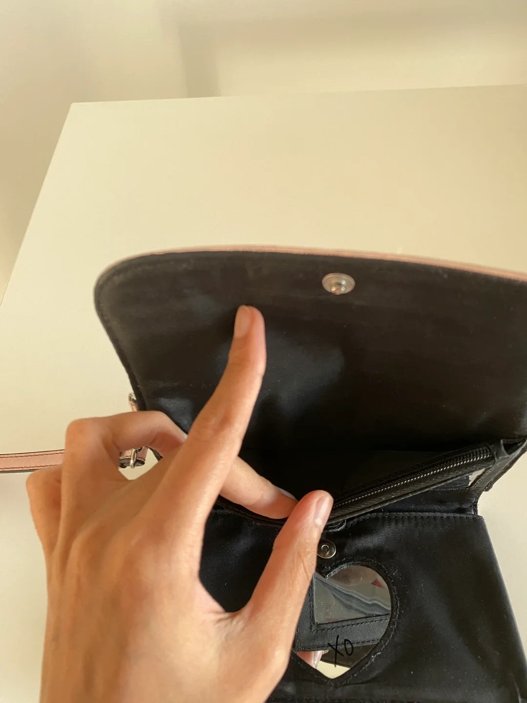 2015 Victoria's Secret Pink Heart Mirror Wallet image indicator(4)