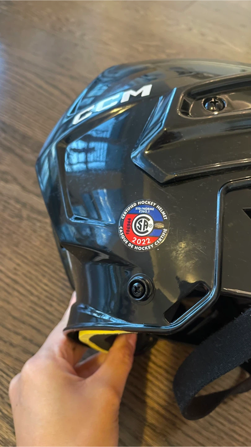 CCM XT10 Hockey Helmet - M size for adults - photo 4