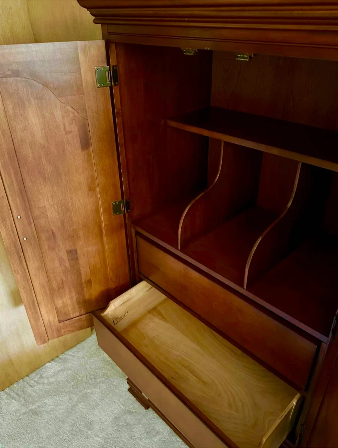 Vilas Canada Wooden Dresser image indicator(3)