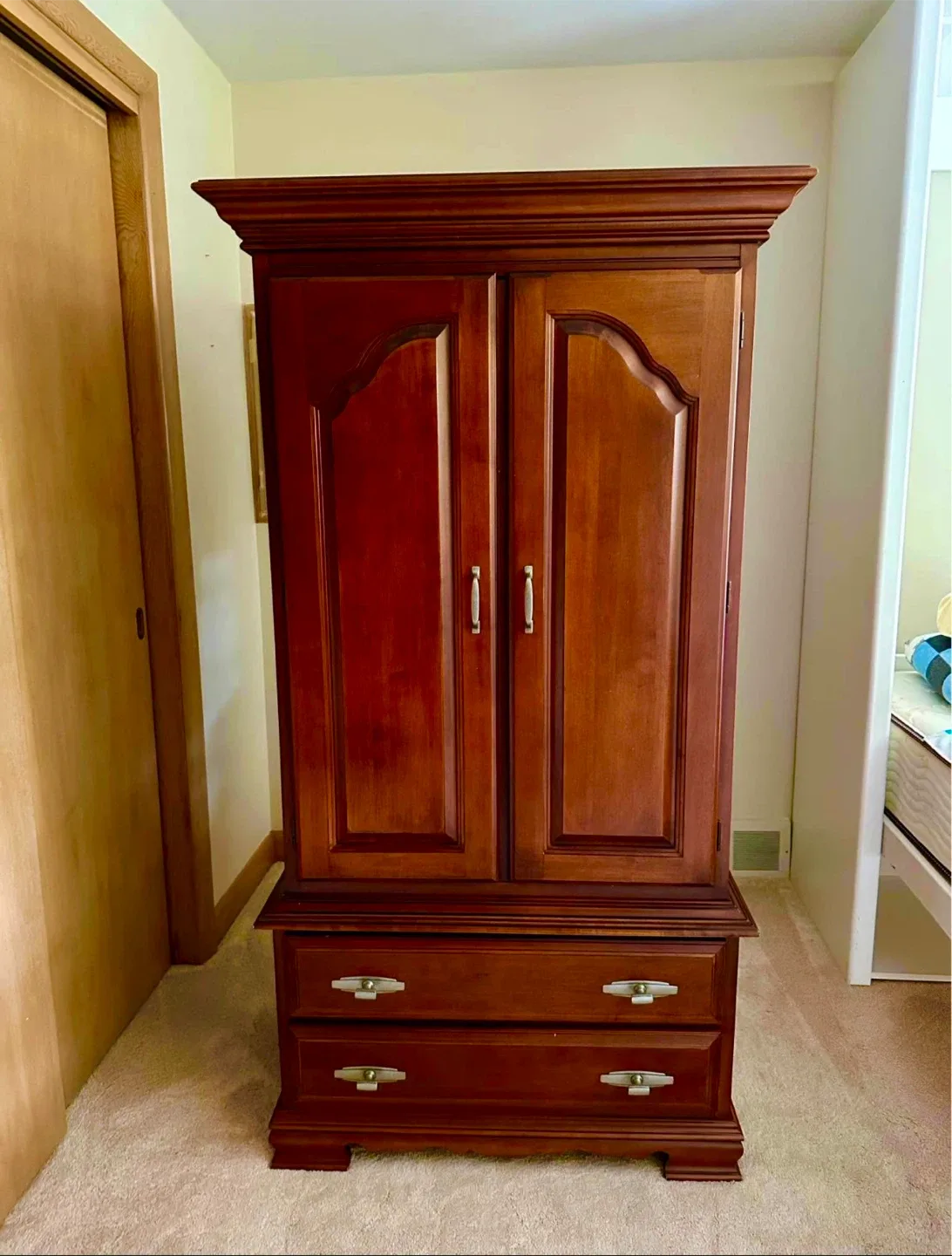 Vilas Canada Wooden Dresser image indicator(2)