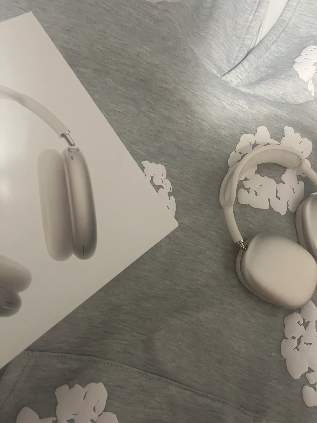 Apple Airpods Max - Silver image indicator(2)