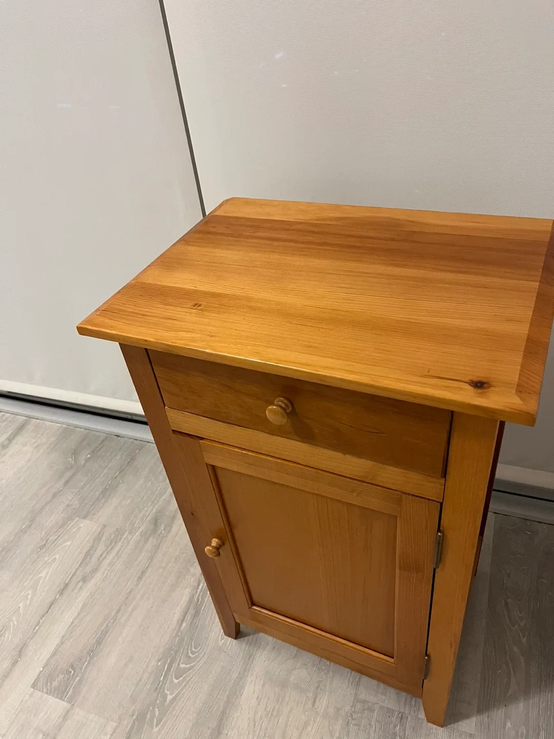 Wooden Side Table/ nightstand Excellent condition! image indicator(2)