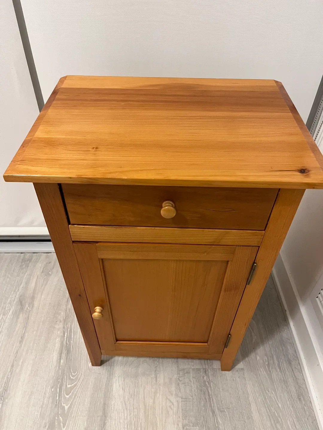 Wooden Side Table/ nightstand Excellent condition! image indicator(3)