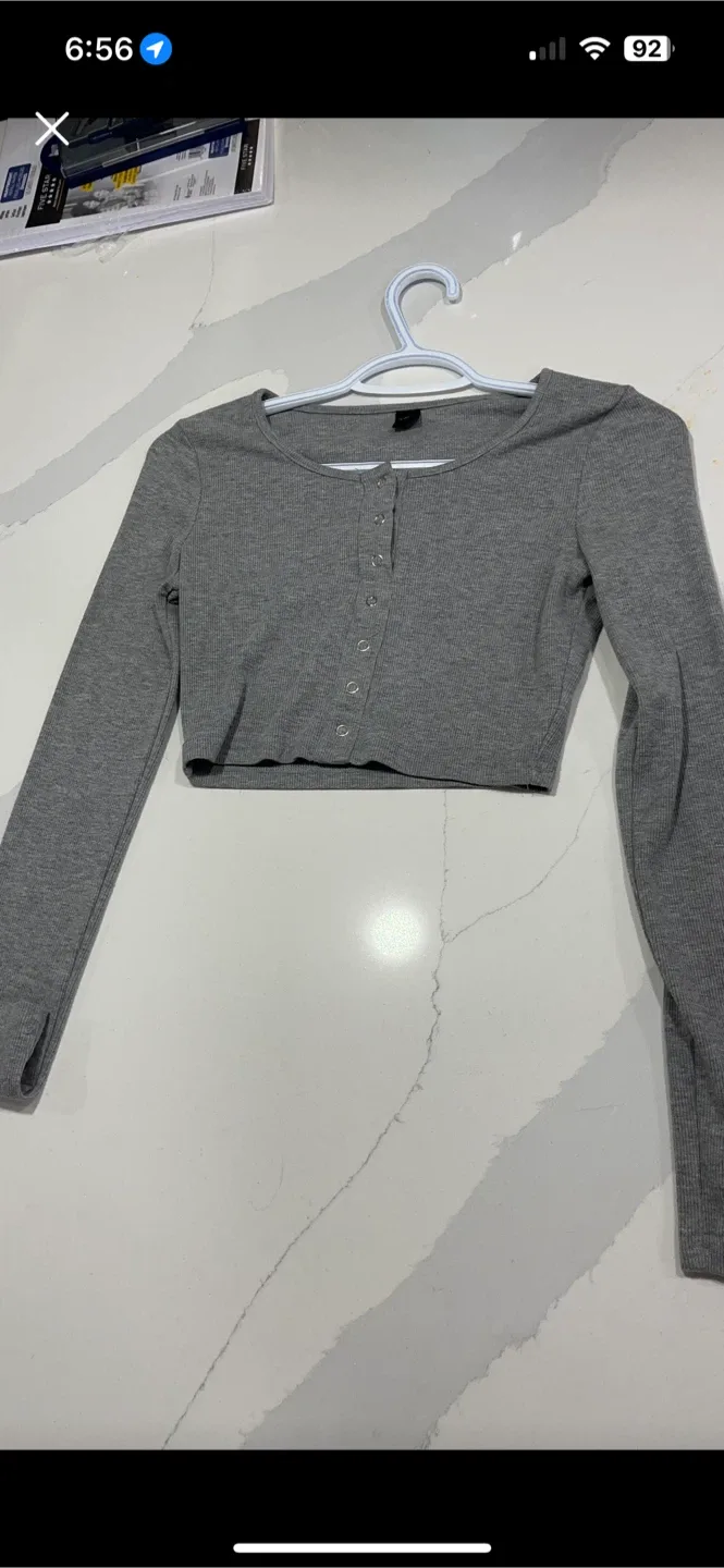 Harlowvy Black Long Sleeve Crop Top image indicator(2)