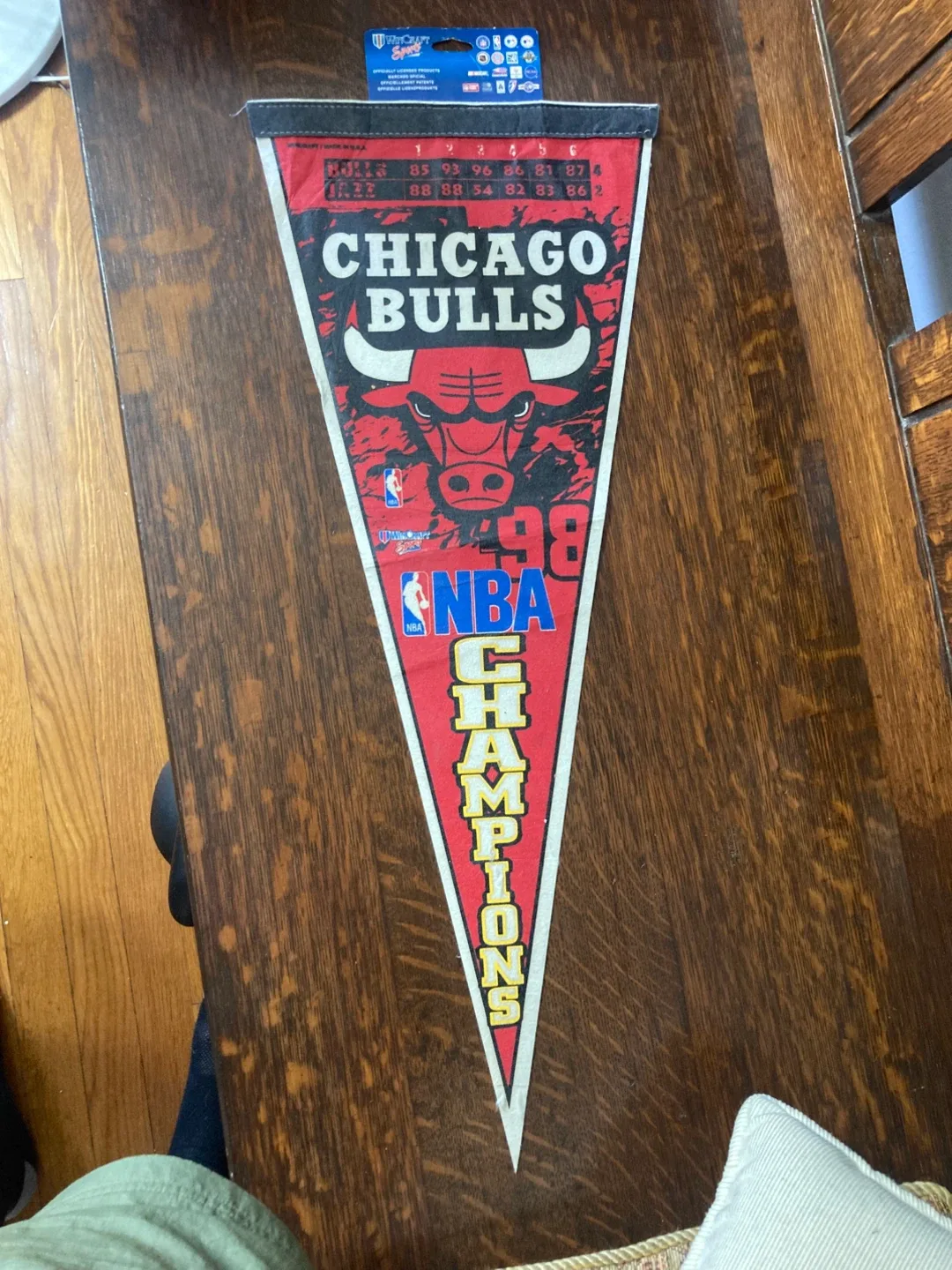 Chicago Bulls 1998 NBA Champions Pennant thumbnail