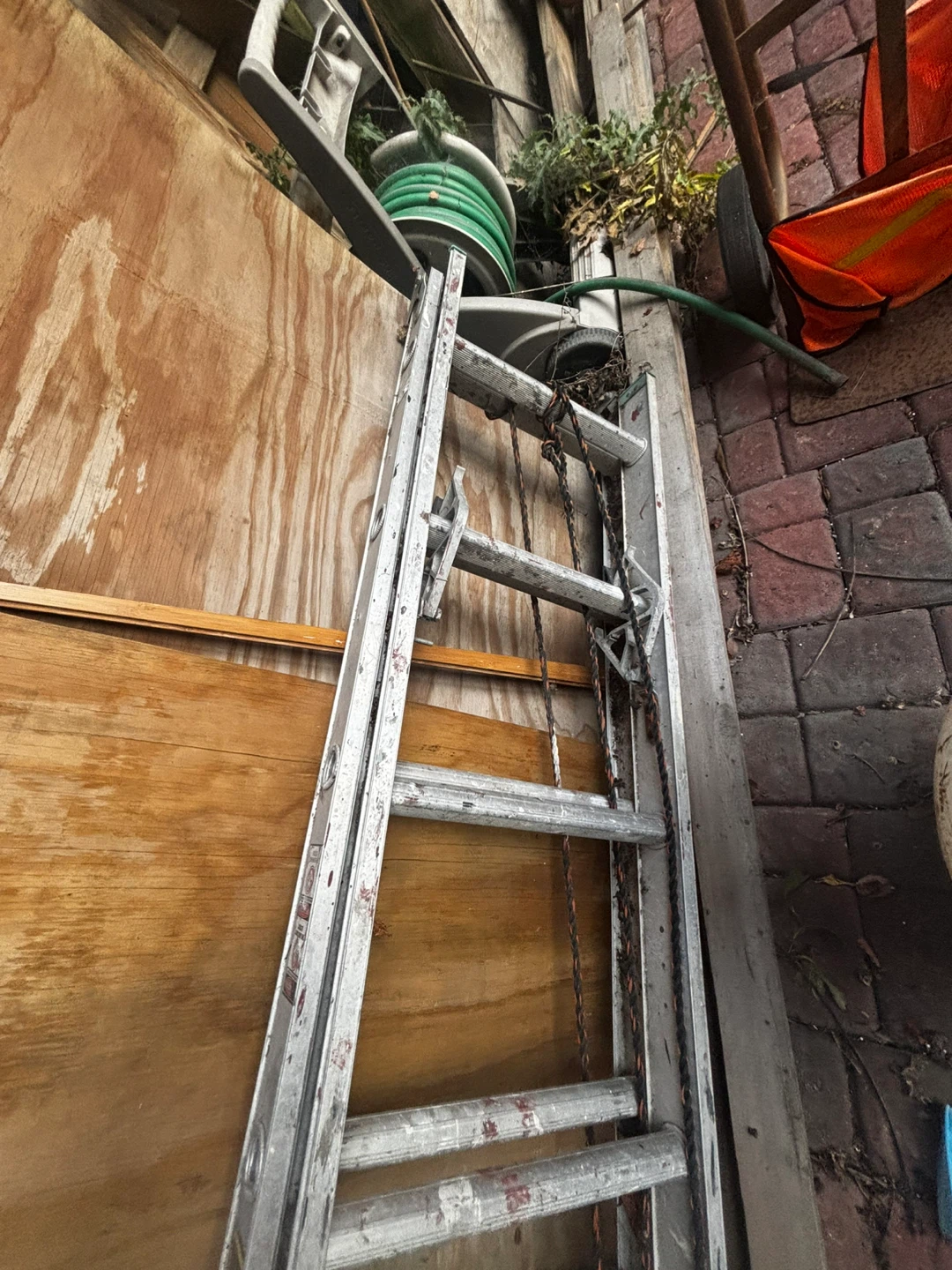 Aluminum Ladder 16ft - photo 2