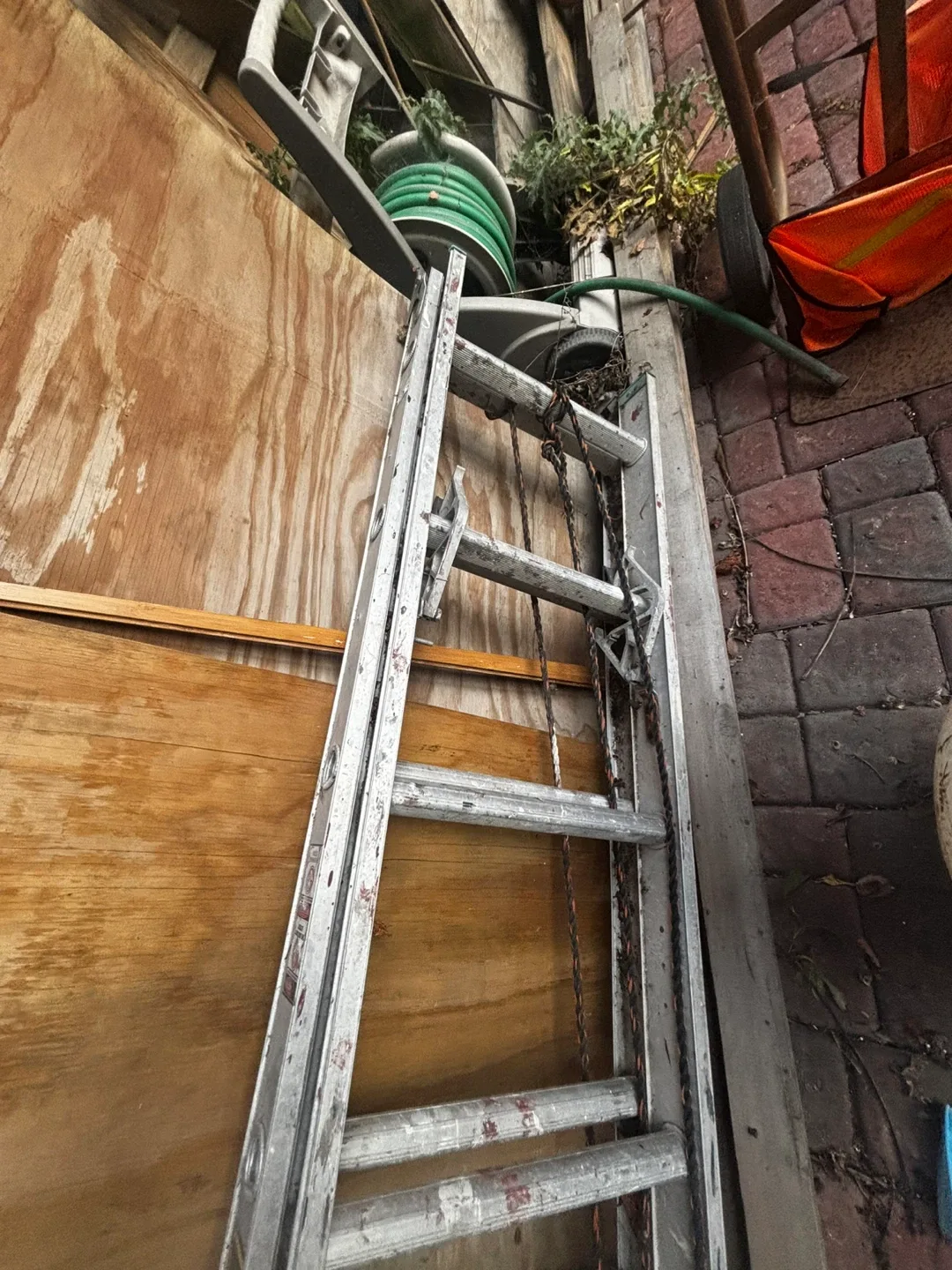 Aluminum Ladder 16ft image indicator(2)