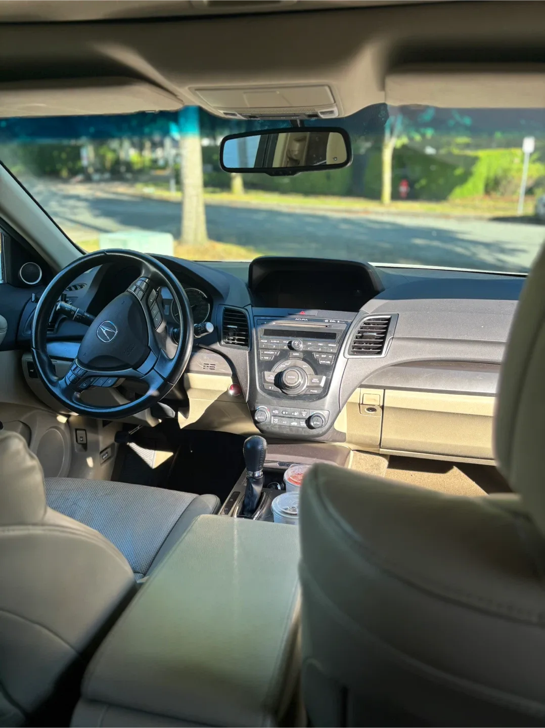 Acura RDX White SUV image indicator(4)