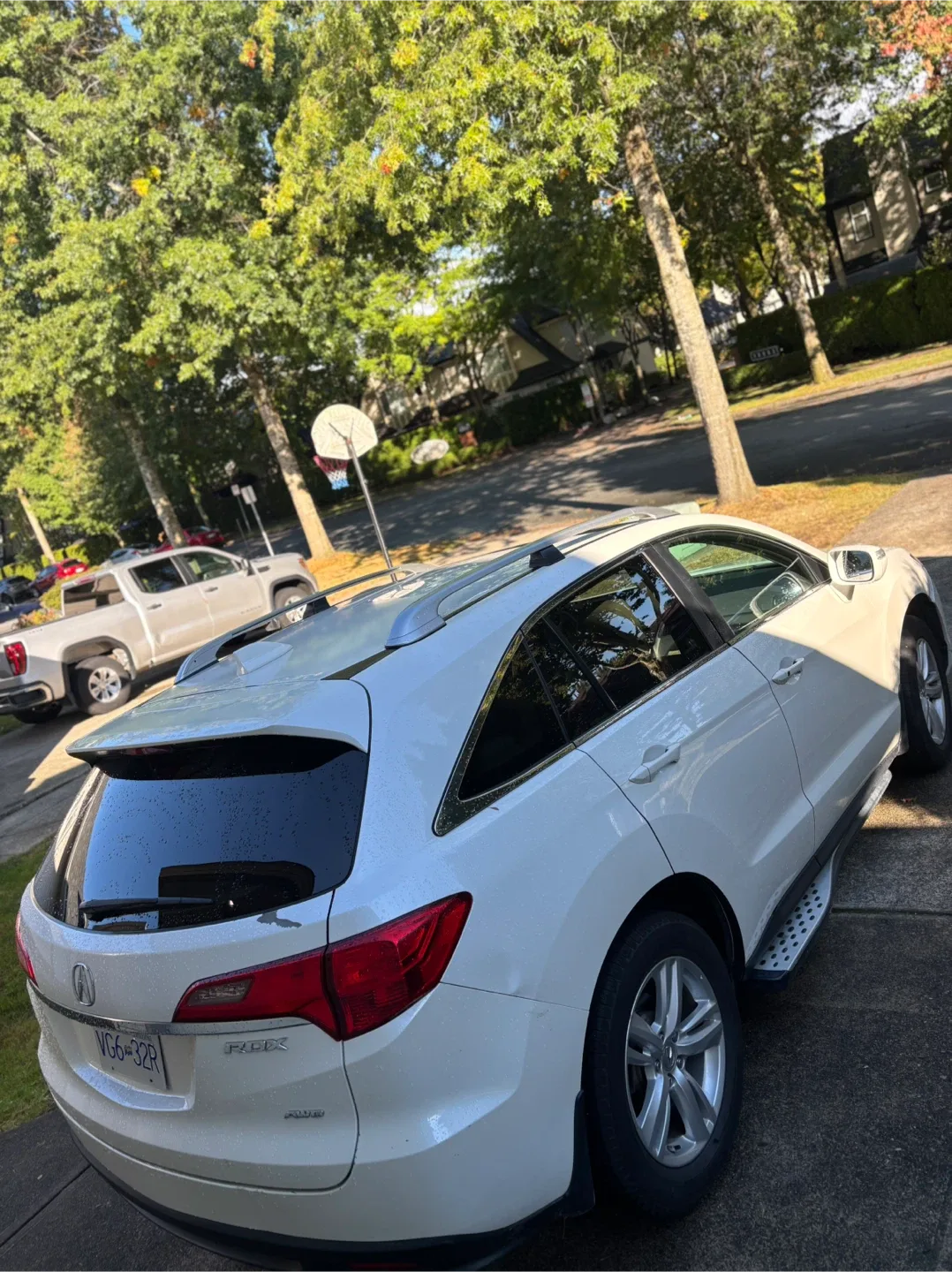 Acura RDX White SUV image indicator(2)