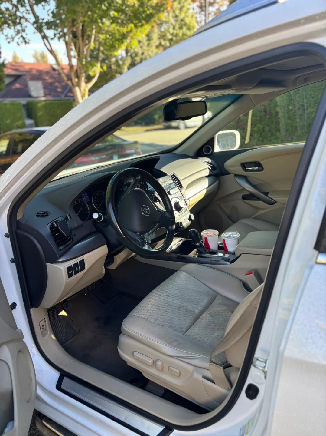 Acura RDX White SUV image indicator(5)