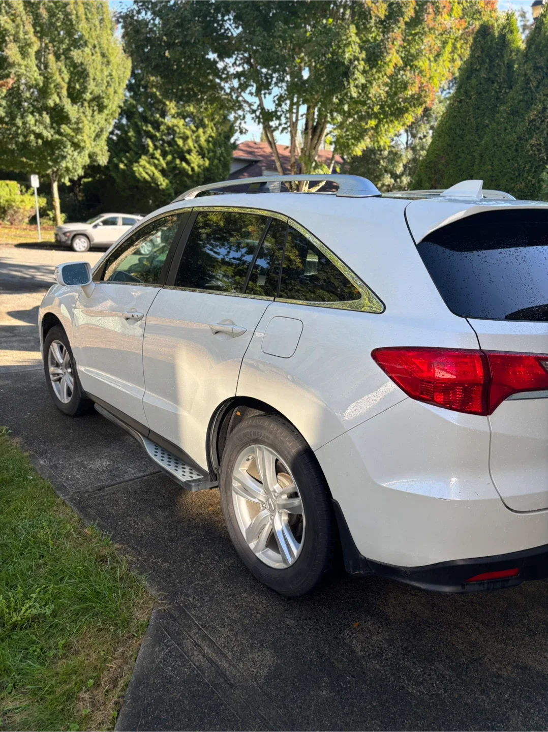 Acura RDX White SUV image indicator(8)