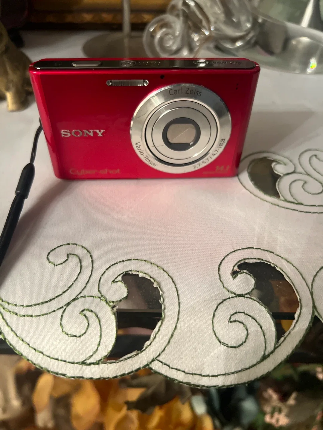 Sony Cybershot Digital Camera - Red image indicator(2)