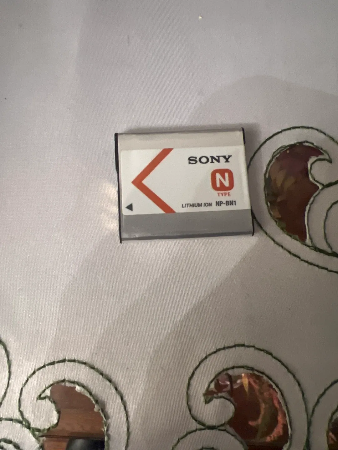 Sony Cybershot Digital Camera - Red image indicator(3)