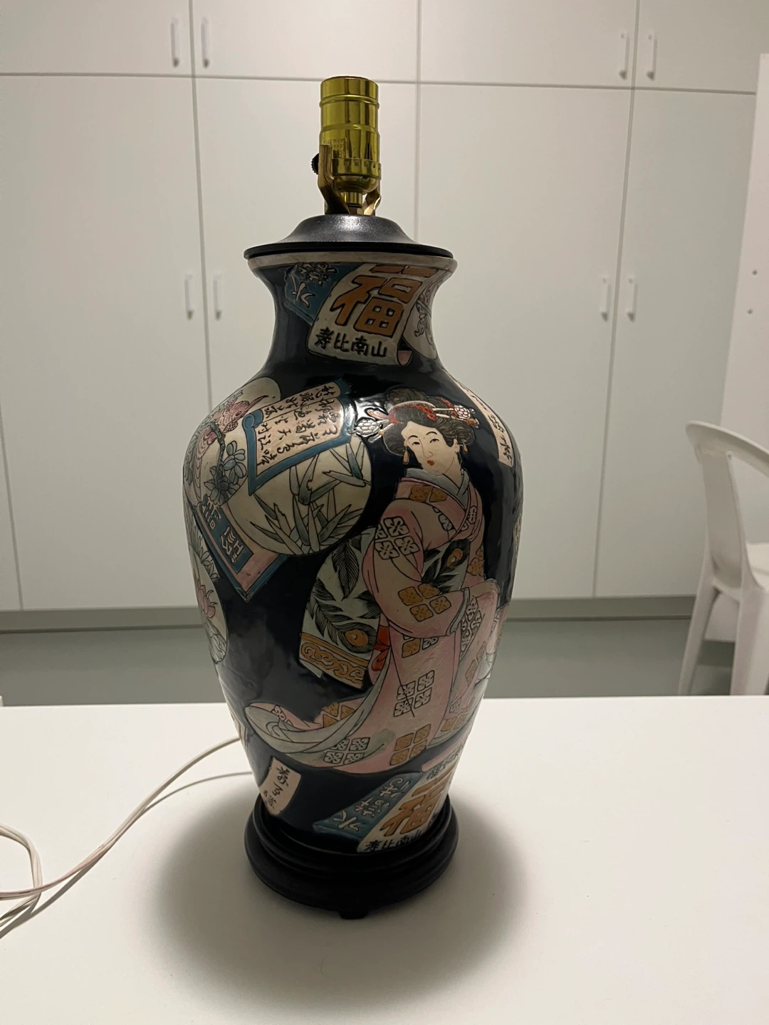 Vintage Asian Style Vase Lamp - photo 2