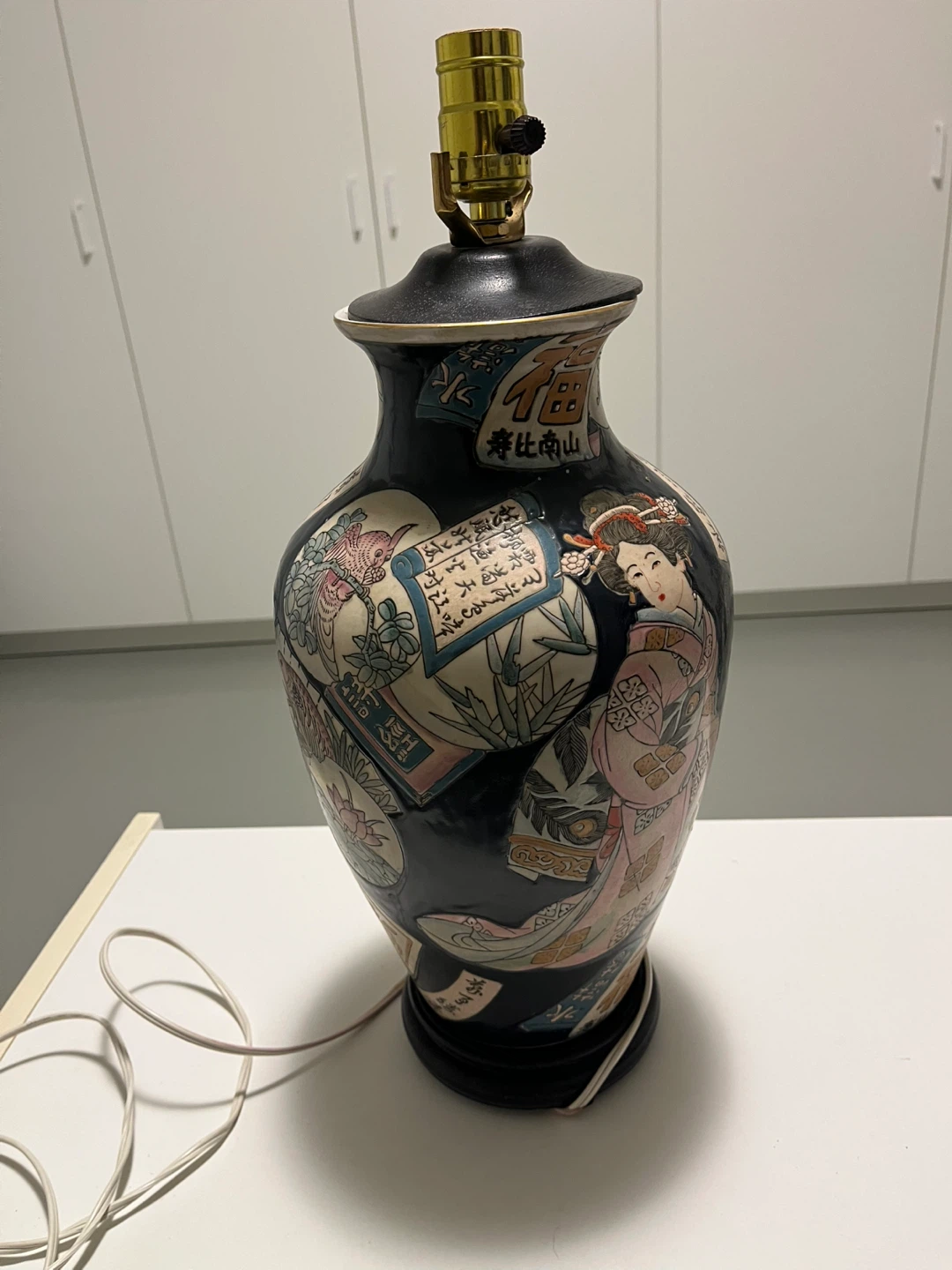 Vintage Asian Style Vase Lamp - photo 4