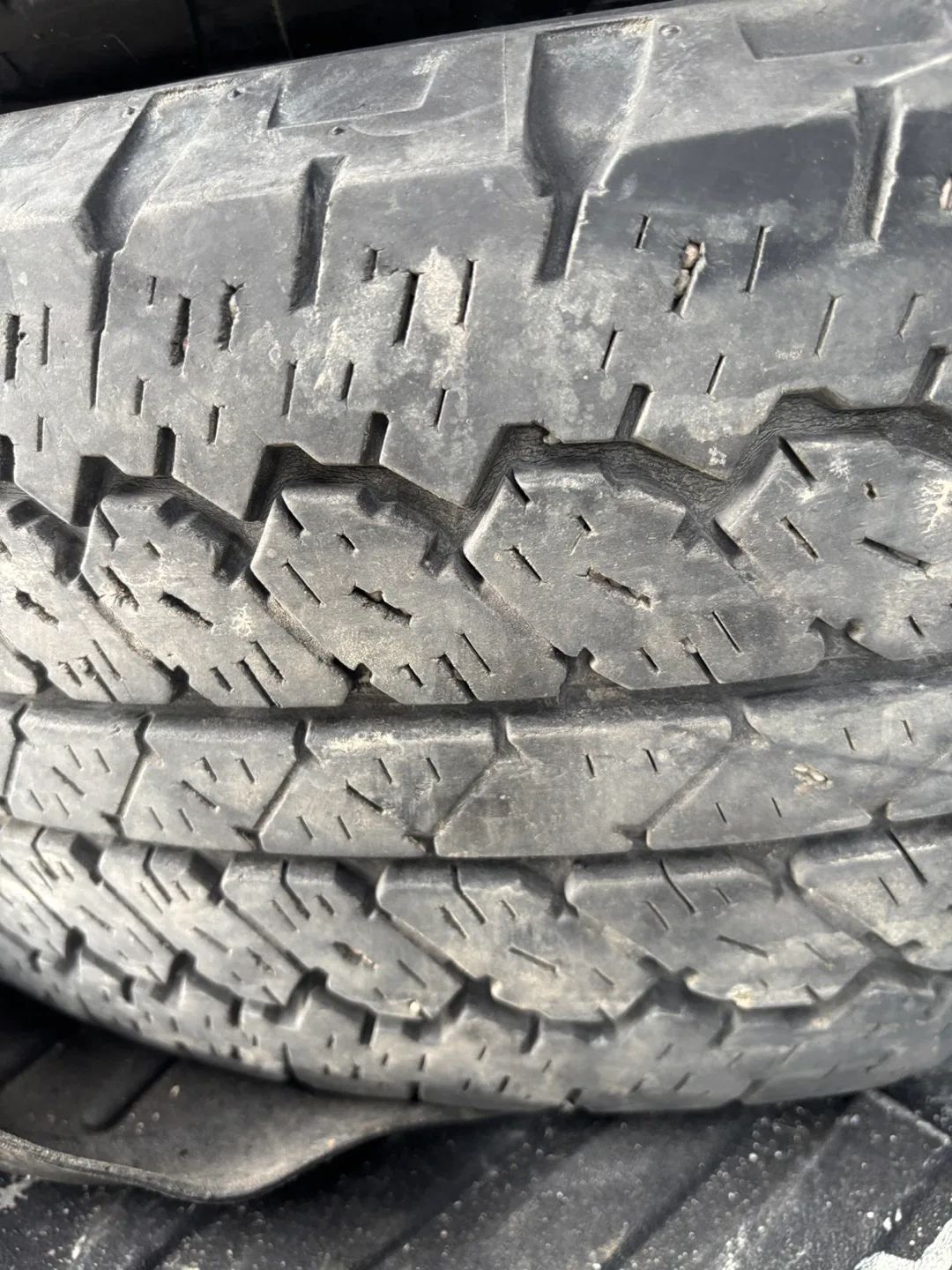 Only 2 Bridgestone Dueler LT265/70R17 Tires image indicator(3)