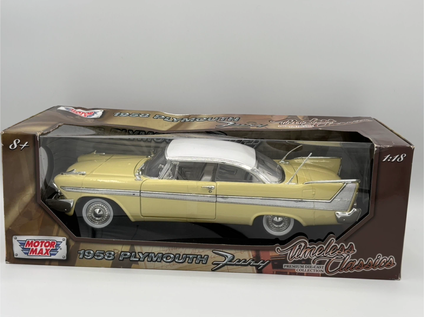 Motor Max 1958 Plymouth Fury Diecast Car 1:18