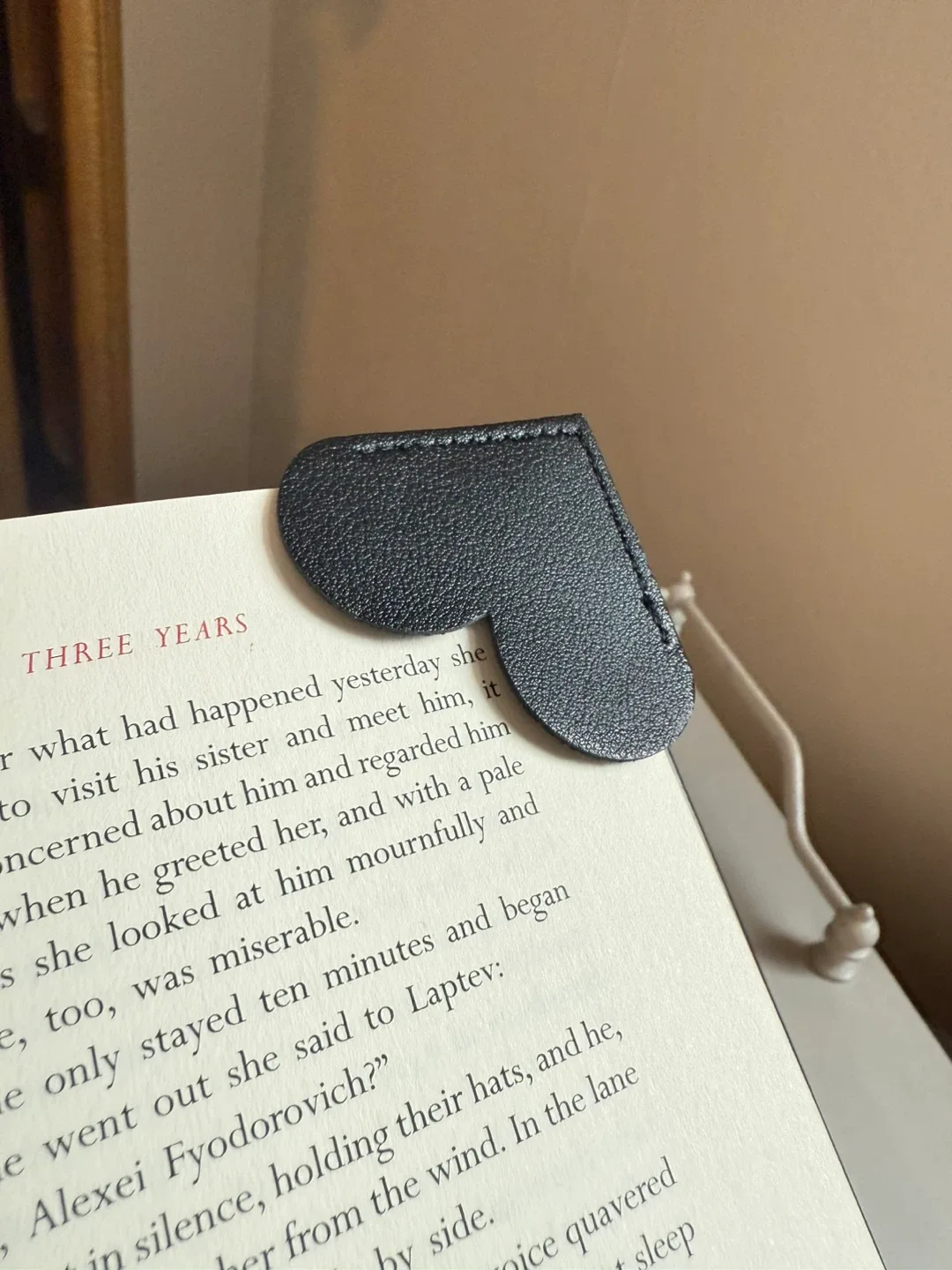 🧡 Black Heart Corner Bookmark - New!