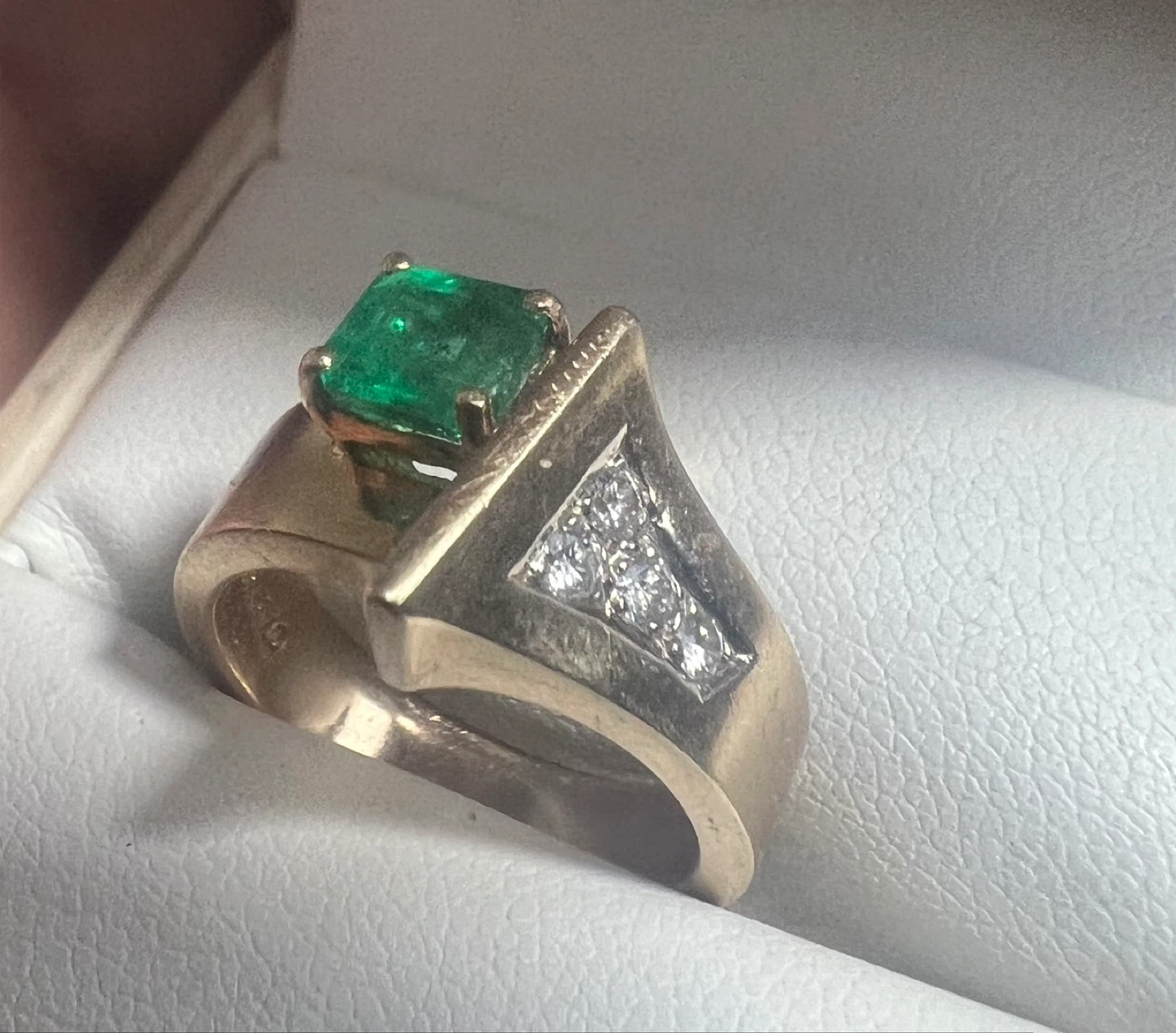 10 k Emerald and diamonds  Ring w/appraisal - photo 4
