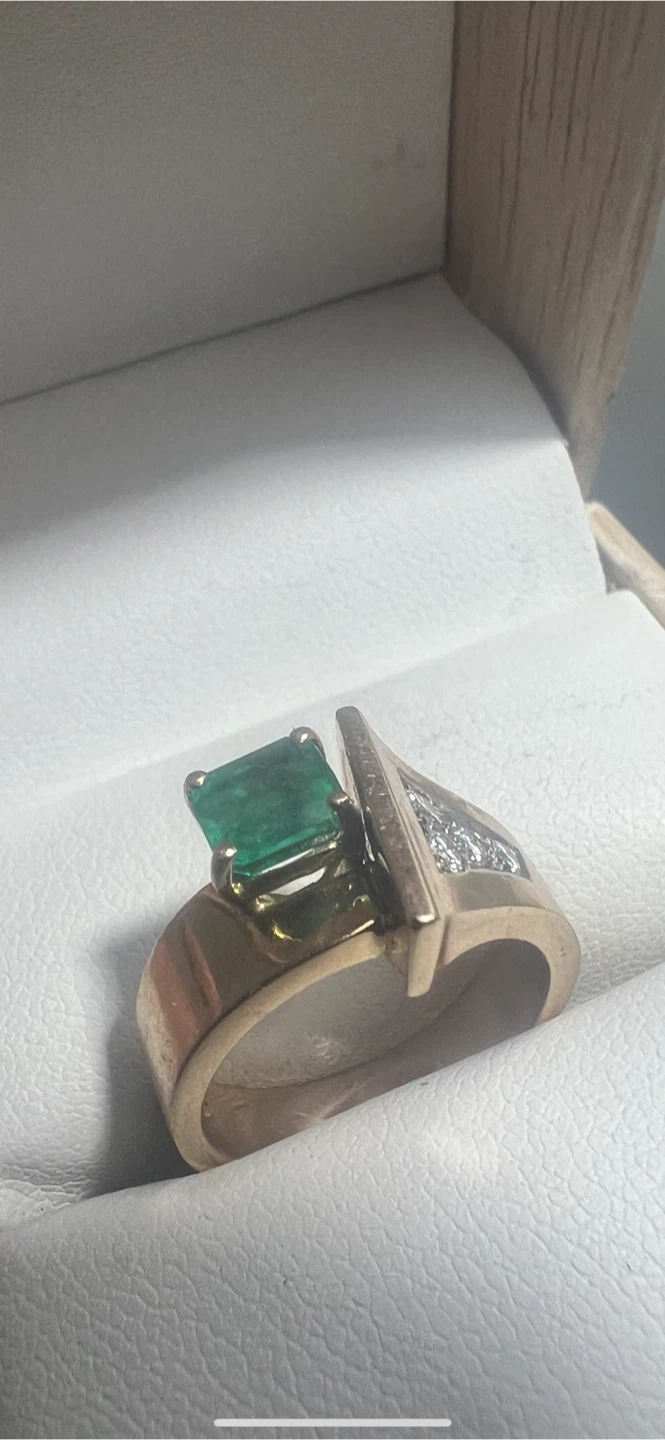 10 k Emerald and diamonds  Ring w/appraisal - photo 2