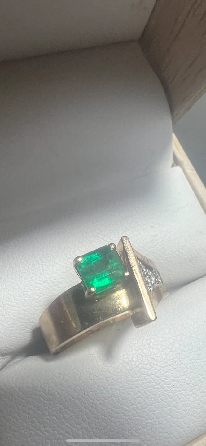 10 k Emerald and diamonds  Ring w/appraisal - photo 3
