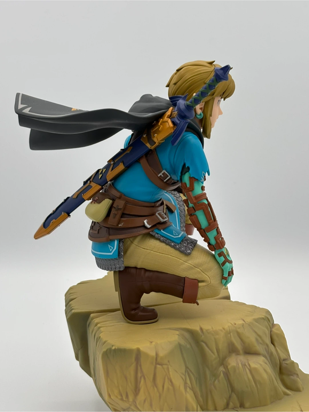 The Legend of Zelda: Tears of the Kingdom Link Statue - photo 3