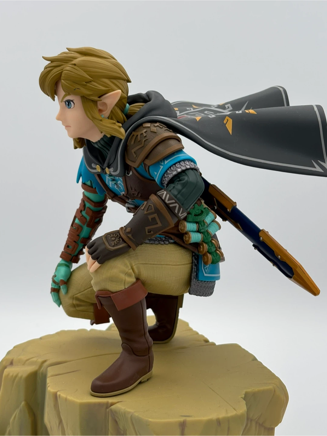The Legend of Zelda: Tears of the Kingdom Link Statue - photo 2