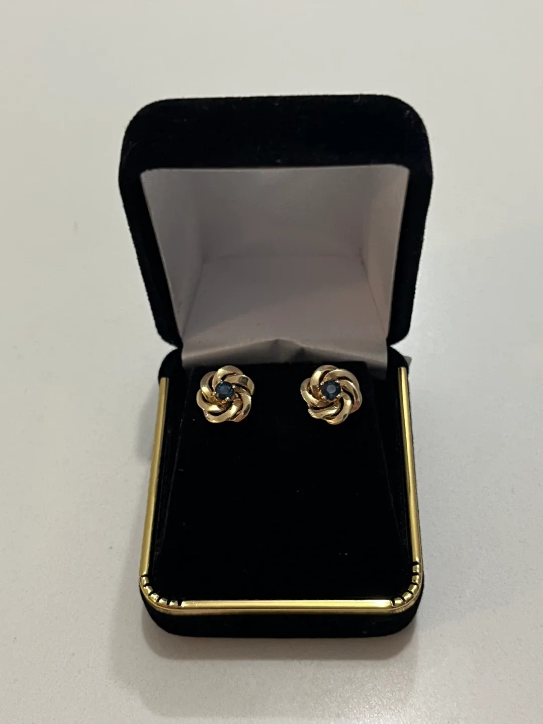 Gold earrings 14k with Safire image indicator(4)