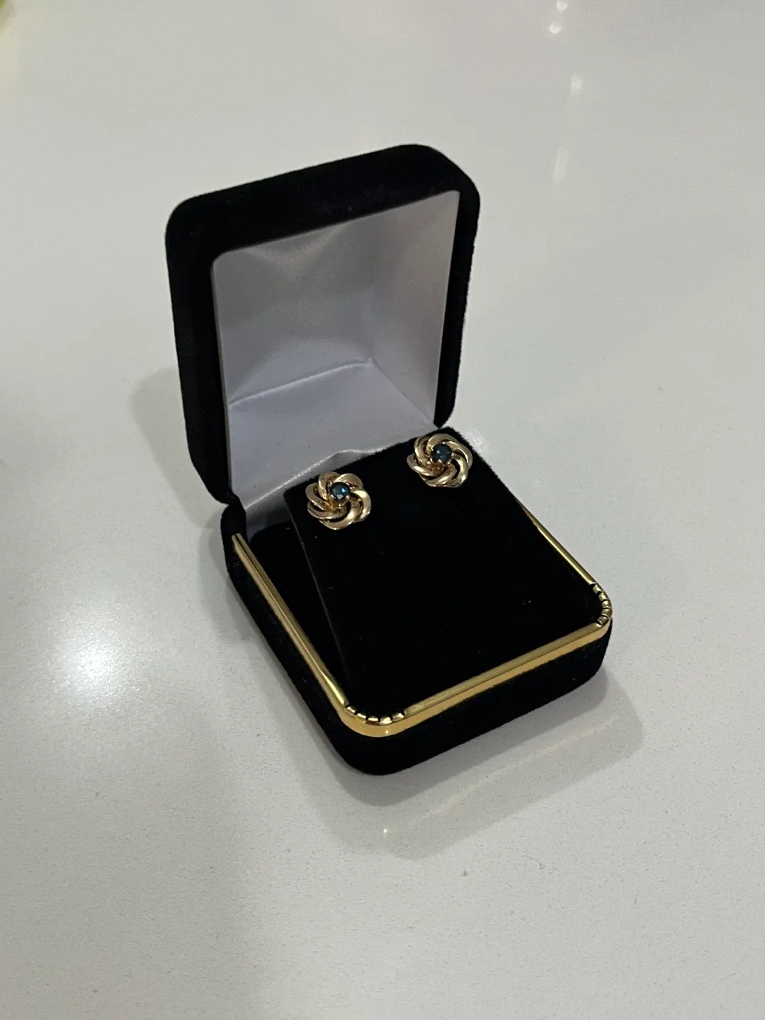 Gold earrings 14k with Safire image indicator(2)