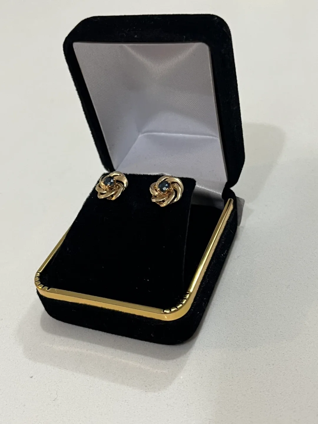 Gold earrings 14k with Safire image indicator(3)