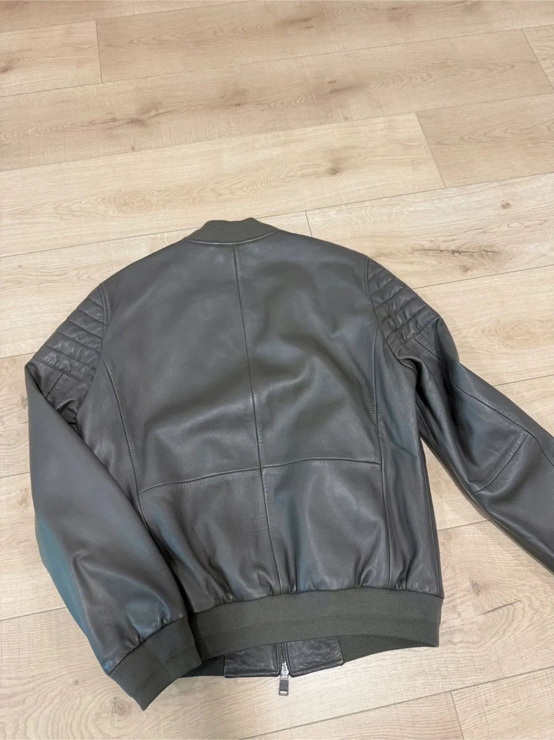 Hugo Boss Leather Bomber Jacket, Size 40R image indicator(6)
