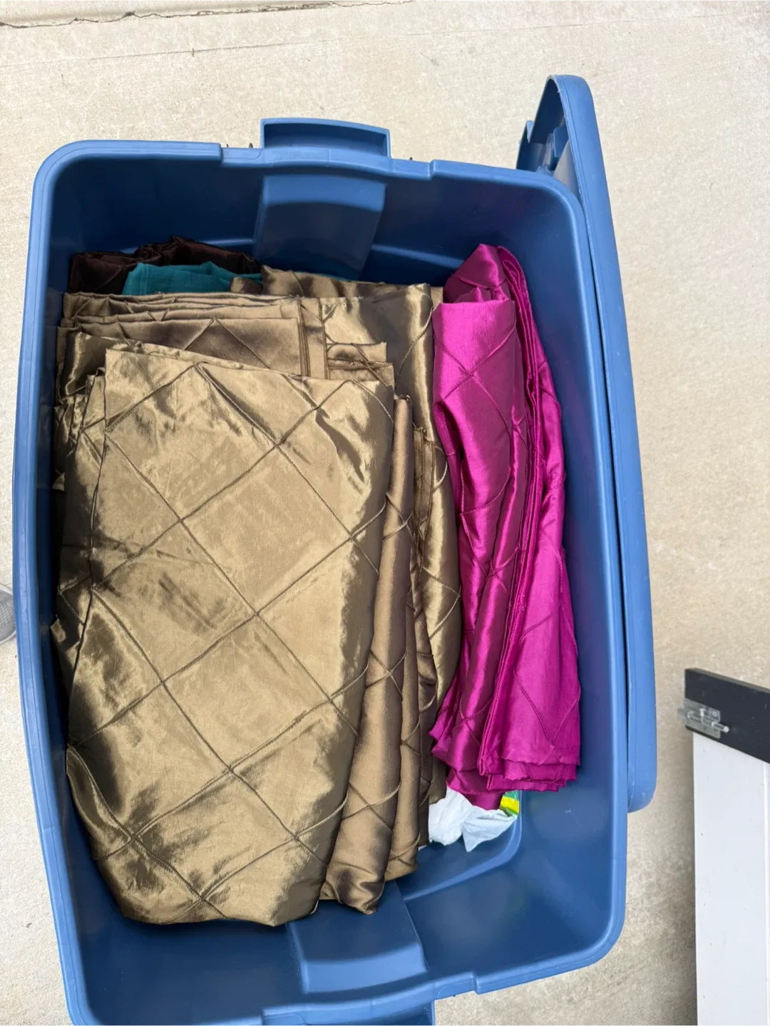 Assorted Tablecloths - Bronze golden & Pink image indicator(4)