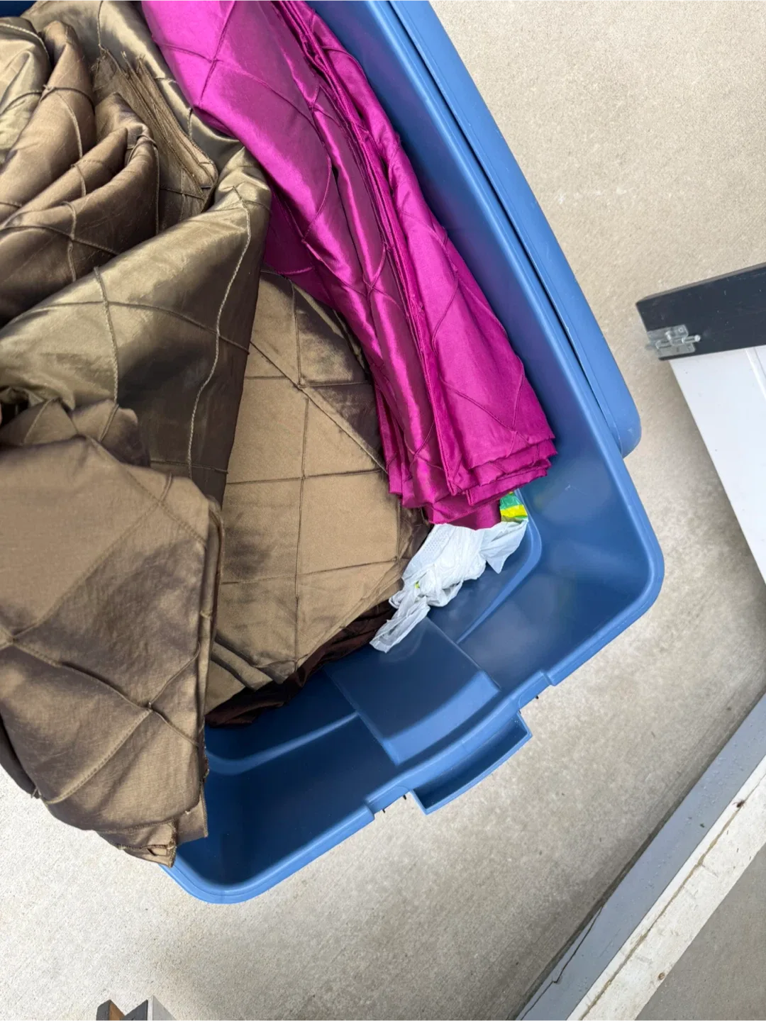 Assorted Tablecloths - Bronze golden & Pink image indicator(3)