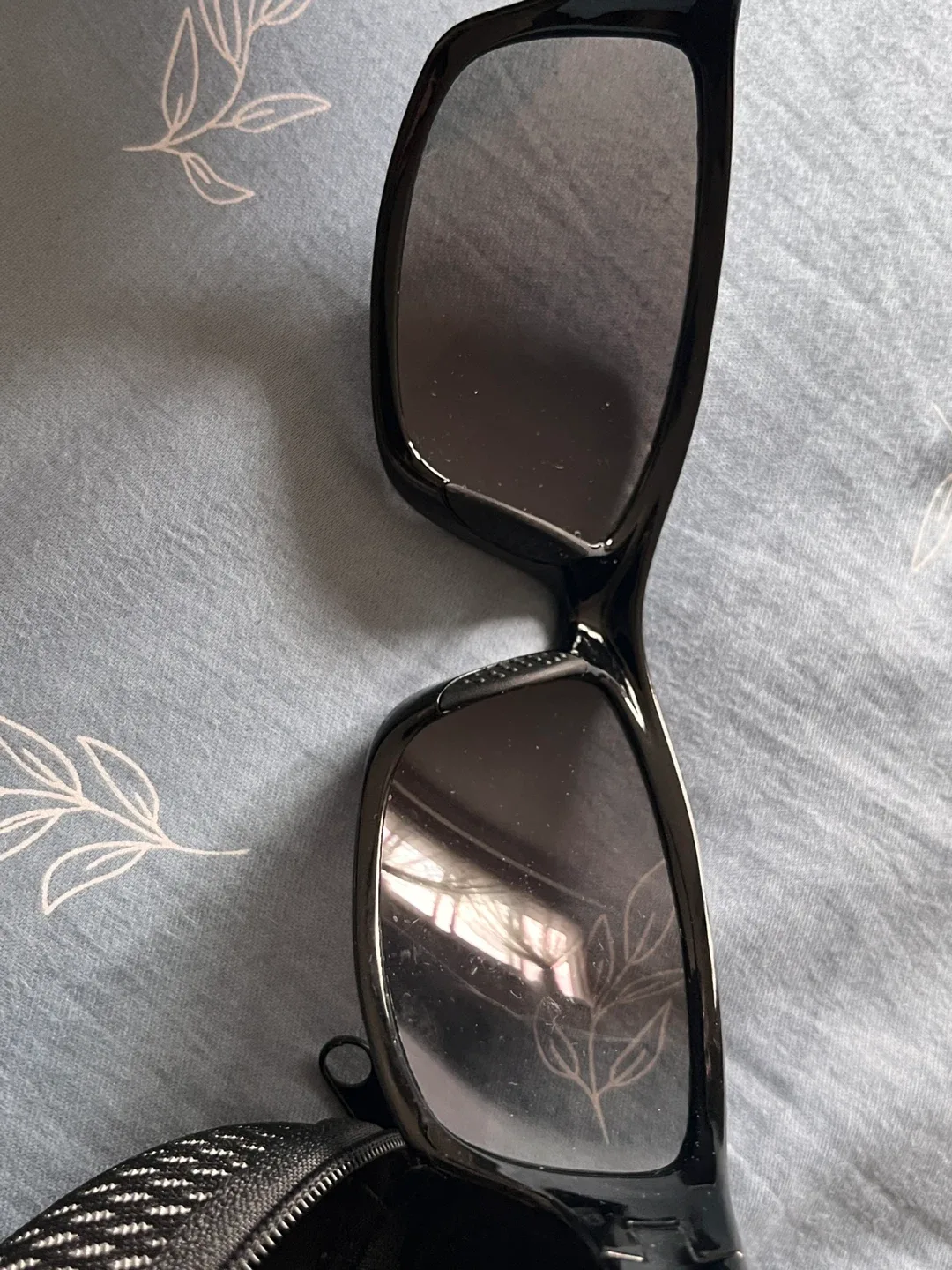 Oakley Sunglasses - Black image indicator(4)