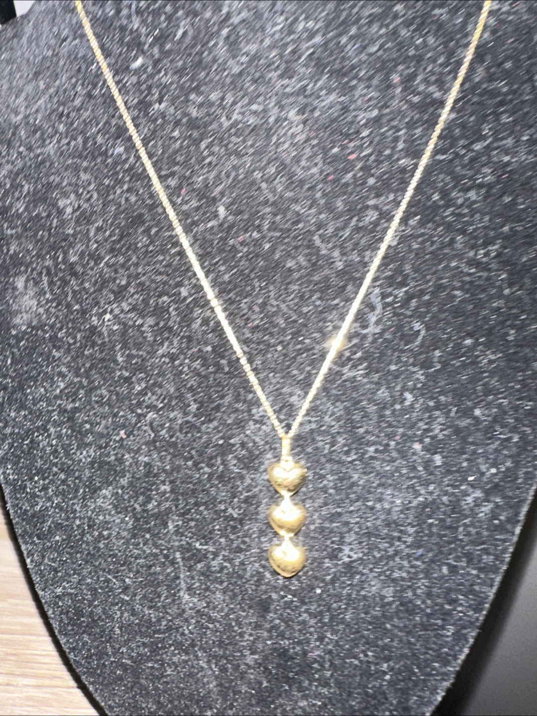 Brand New 18k gold Three Heart Drop Necklace - photo 3