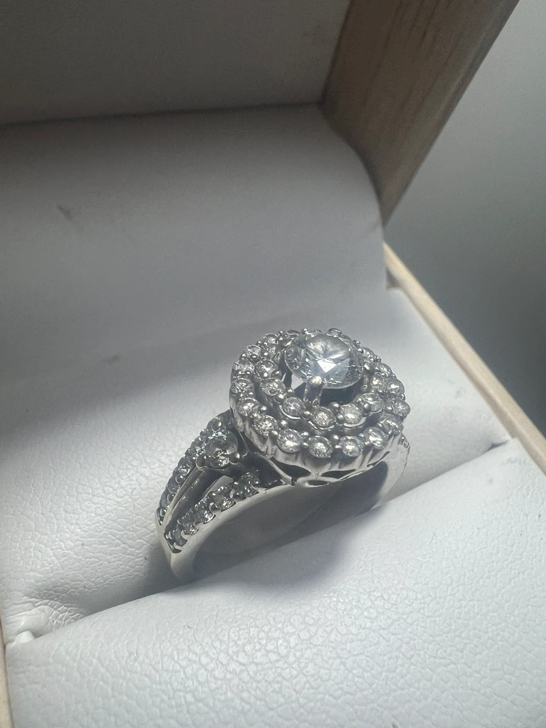 14 k Diamond  ring with an appraisal - photo 2