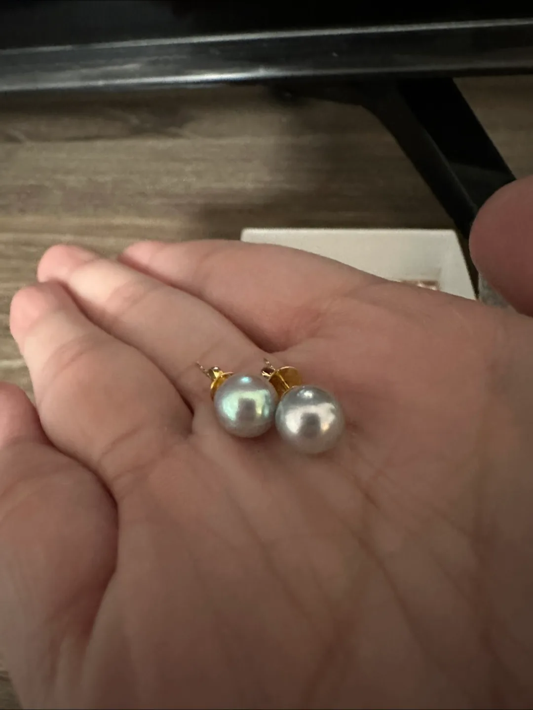 New South Sea Pearl Set of Stud Earrings and Necklace image indicator(4)