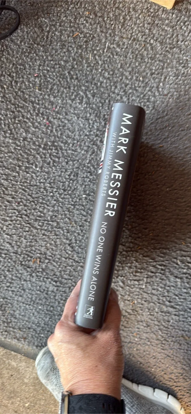 Mark Messier - No One Wins Alone Memoir image indicator(2)