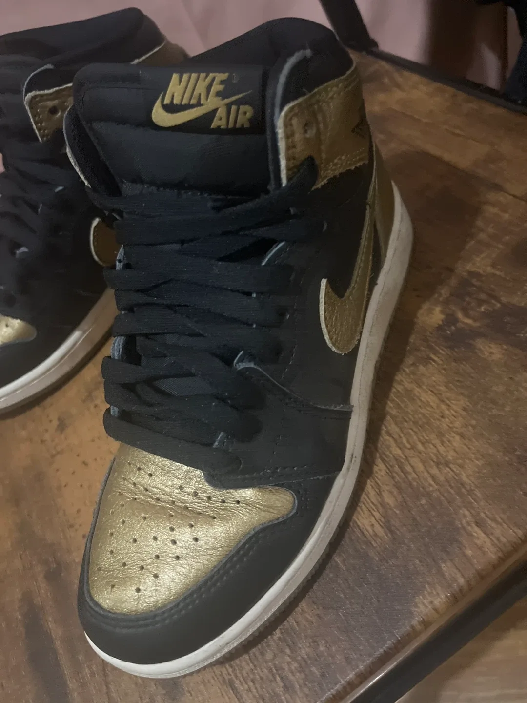 Nike Air Jordan 1 Retro High Black Metallic Gold image indicator(3)