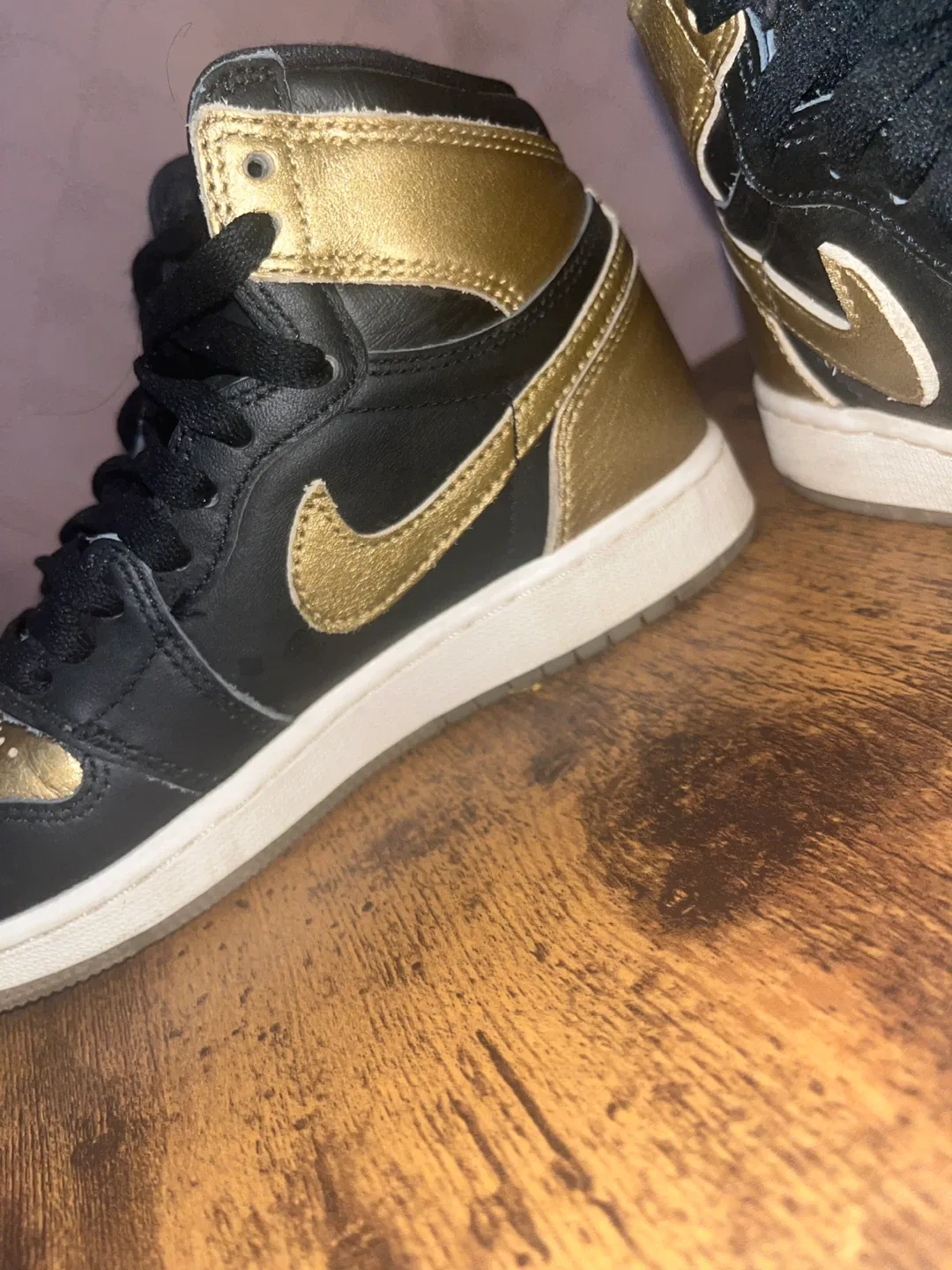 Nike Air Jordan 1 Retro High Black Metallic Gold image indicator(4)
