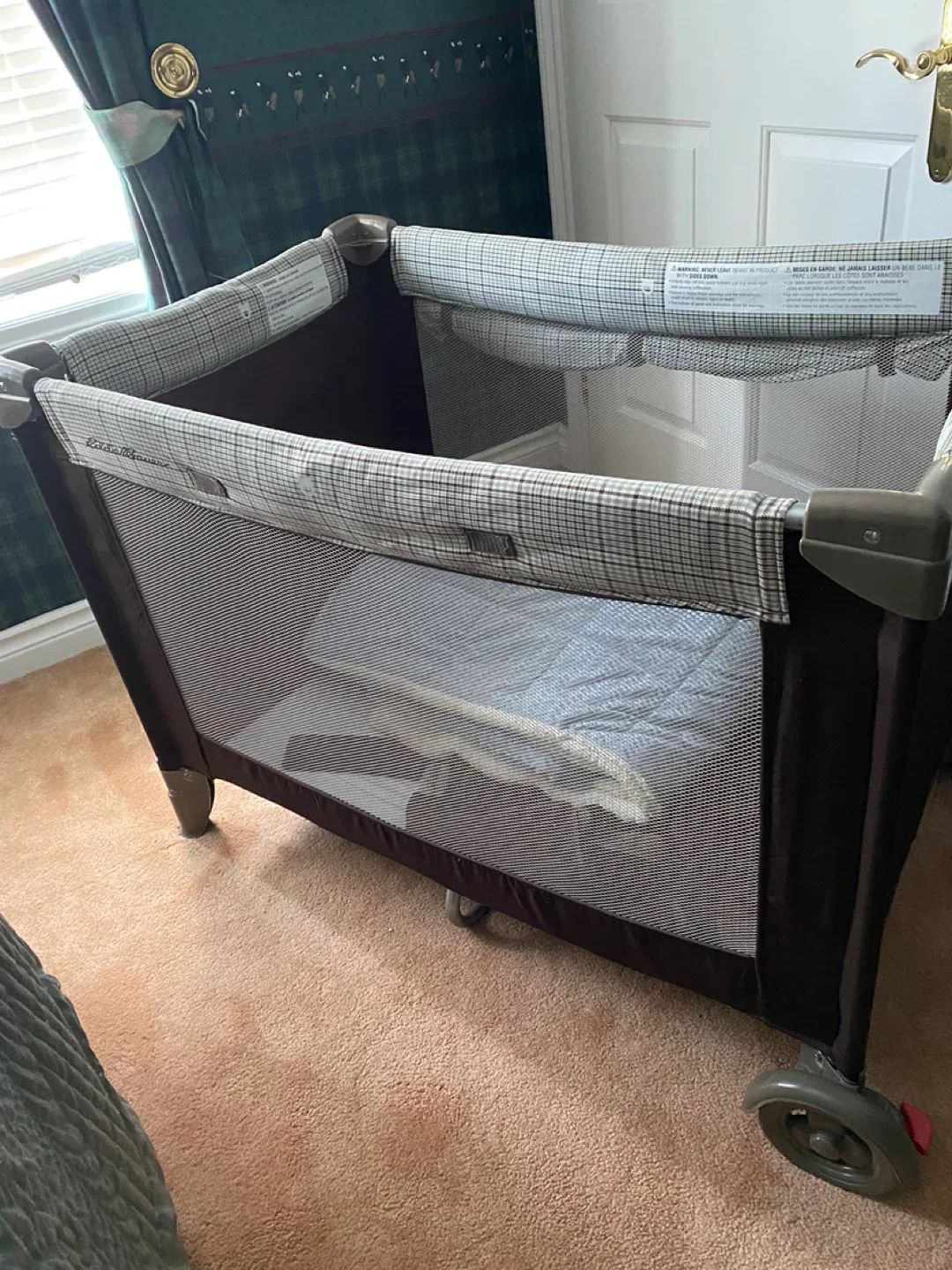 Eddie Bauer Playard image indicator(8)