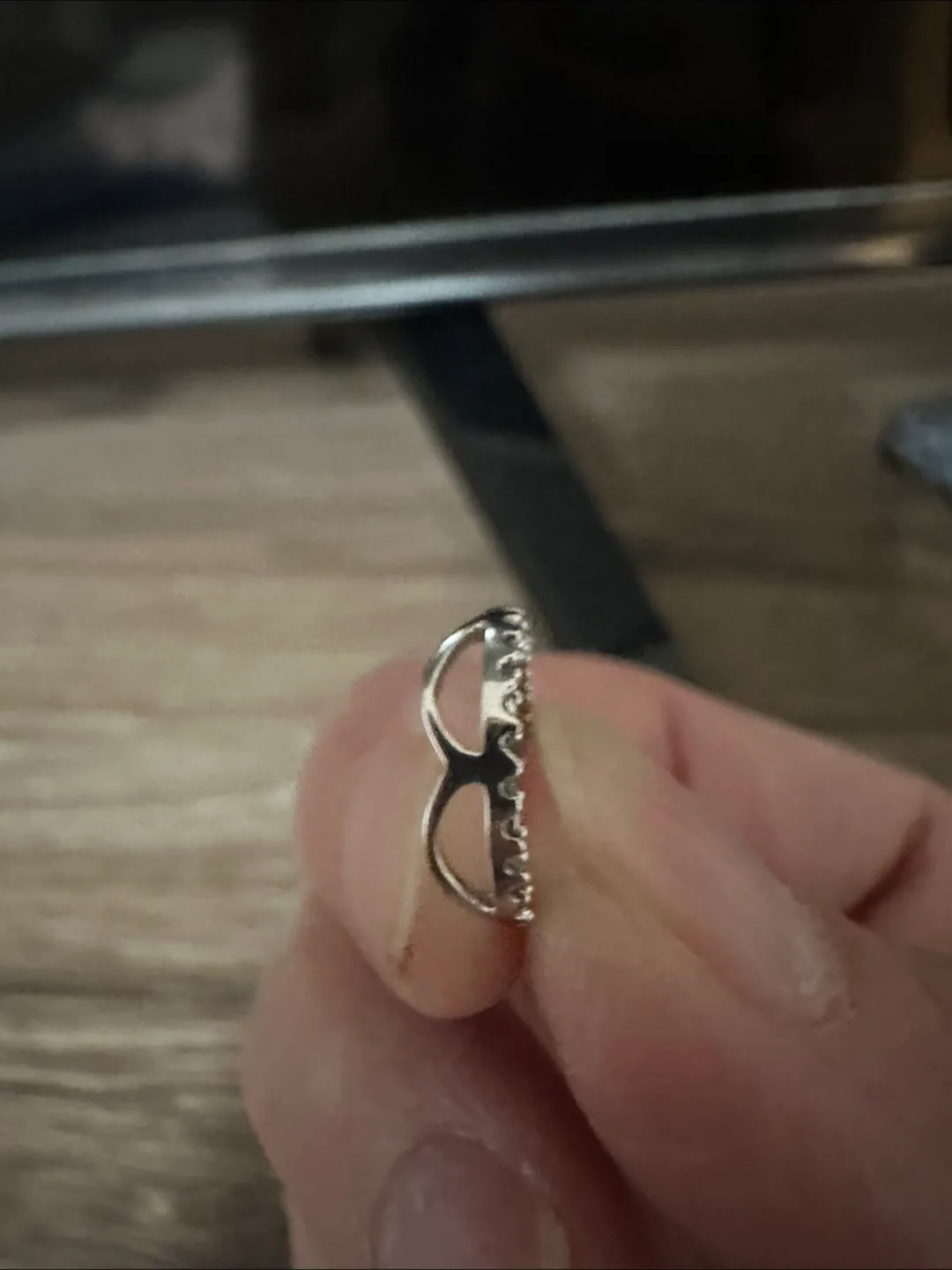 10k white gold Circle Pendant with real diamonds image indicator(2)