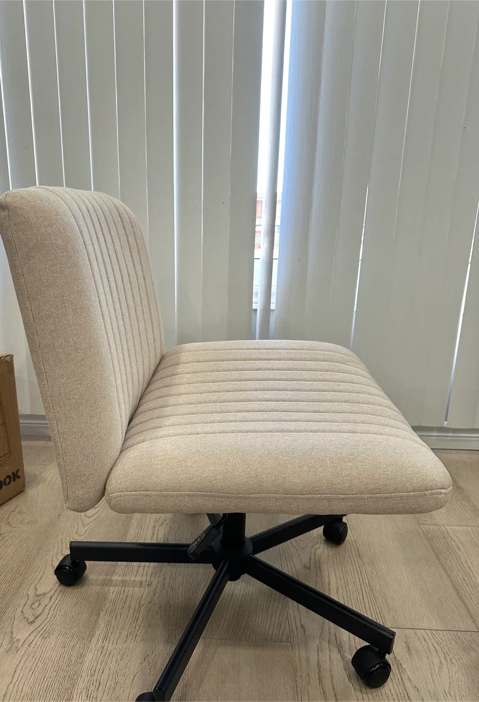 Beige Office Desk Chair with Wheels image indicator(4)